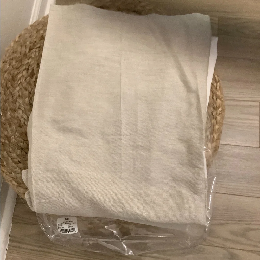 Restoration hardware bedskirt❤️❤️❤️❤️